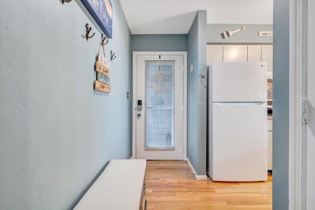 114 Waterside Cir Unit B-6, Moneta, VA 24121 - entryway featuring light wood-style flooring