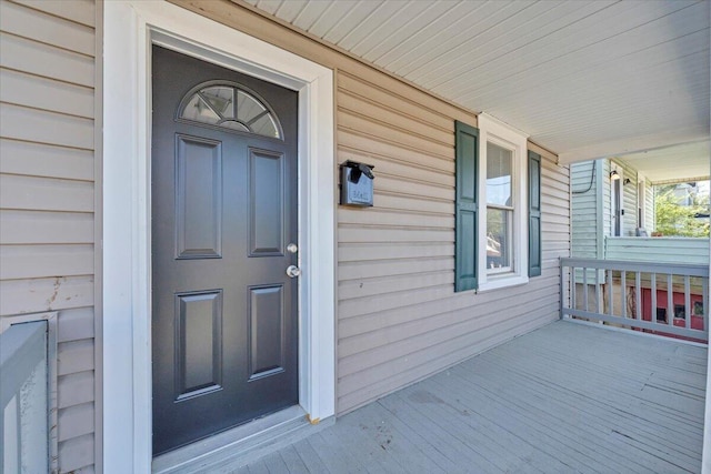 property entrance featuring a porch