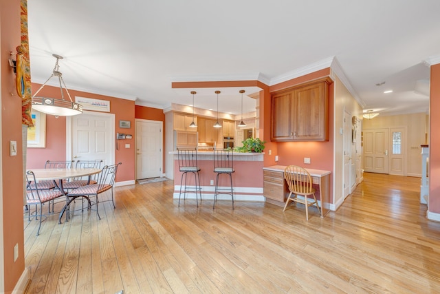 3649 Peakwood Dr SW, Roanoke, VA 24014 - kitchen featuring light wood finished floors, a peninsula, a kitchen breakfast bar, ornamental molding, and oven