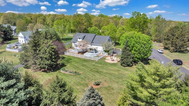 bird's eye view with a view of trees