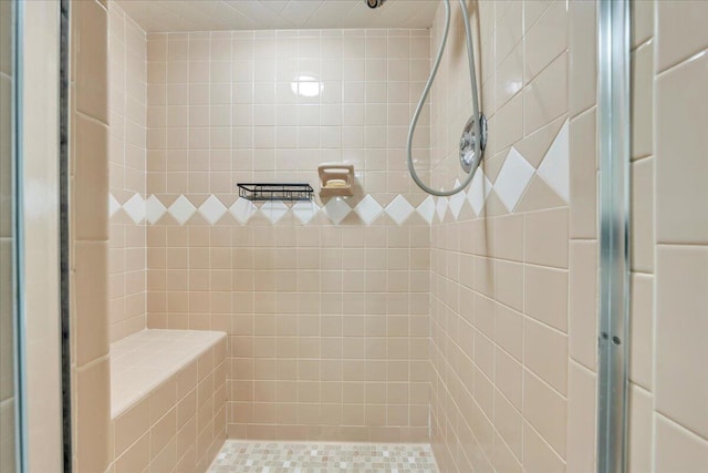5241 N Spring Dr, Roanoke, VA 24019 - full bathroom featuring a shower stall