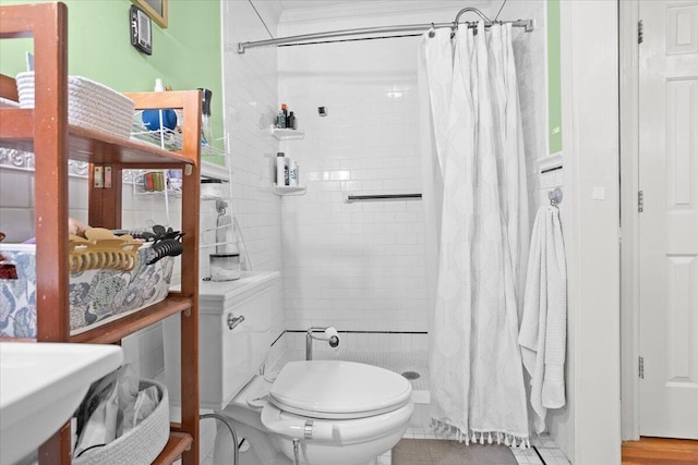 2509 Rosalind Ave SW, Roanoke, VA 24014 - bathroom with a stall shower and toilet