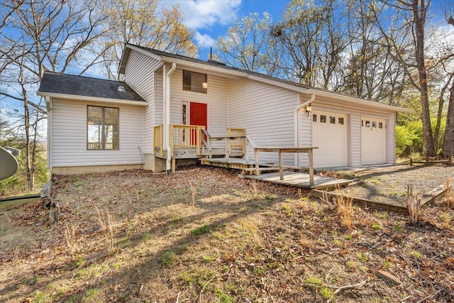 view of front facade with an attached garage and driveway