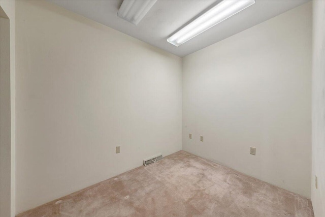 empty room with visible vents and carpet
