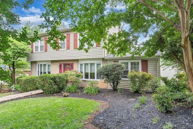2626 Avenham Ave SW, Roanoke, VA 24014 - colonial-style house with brick siding and a front lawn