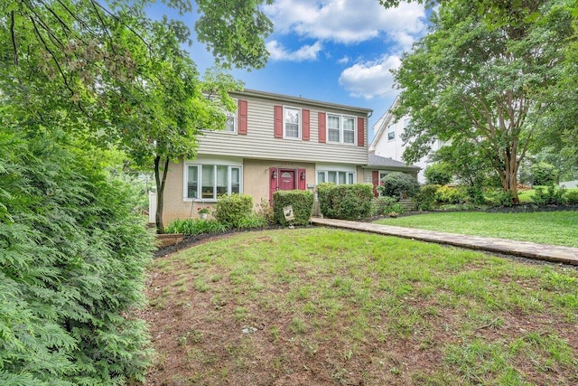 2626 Avenham Ave SW, Roanoke, VA 24014 - colonial home with a front lawn
