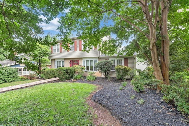 2626 Avenham Ave SW, Roanoke, VA 24014 - colonial-style house with a front lawn