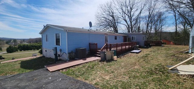 402 Mountain Meadow Dr, Vinton, VA 24179 - rear view of house featuring central AC and a deck
