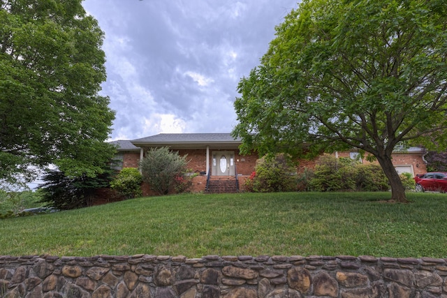 1615 Deyerle Rd SW, Roanoke, VA 24015 - single story home featuring a front yard and brick siding