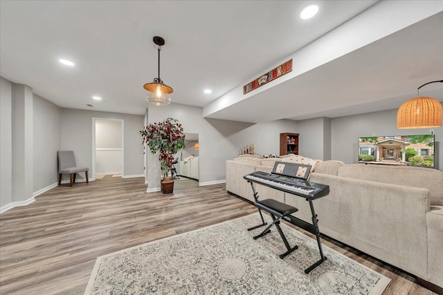 living area featuring recessed lighting, baseboards, and wood finished floors