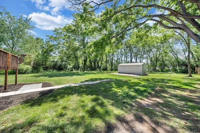 view of green lawn featuring an outdoor structure