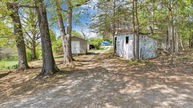 view of yard with an outdoor structure and a shed