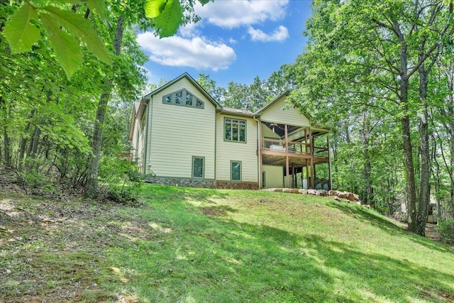 30 Boulder Point Dr, Hardy, VA 24101 - back of property with a yard and a deck