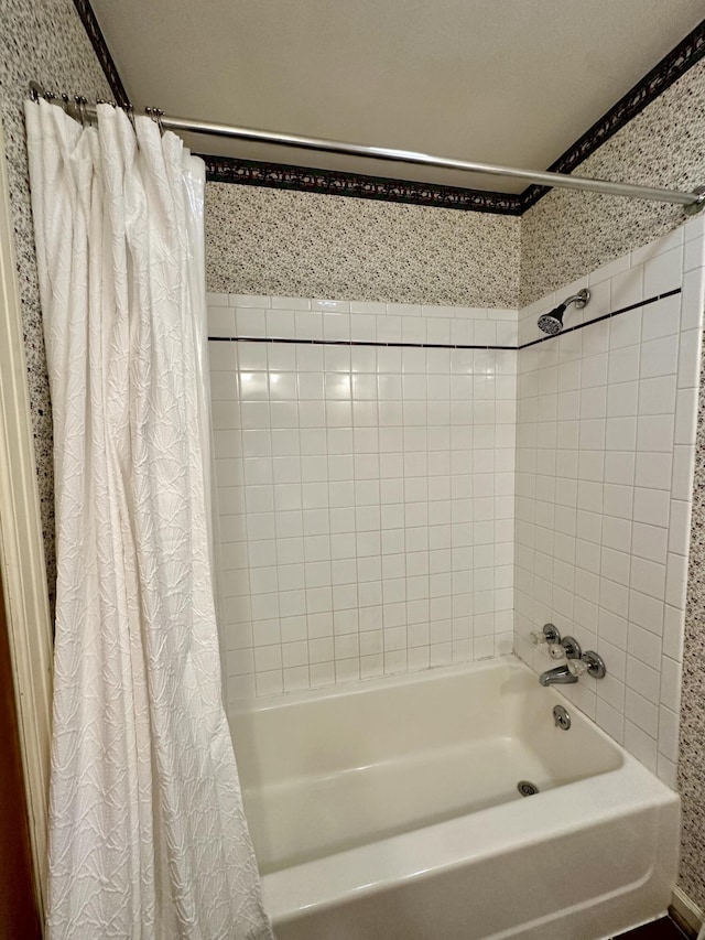 bathroom with shower / tub combo with curtain