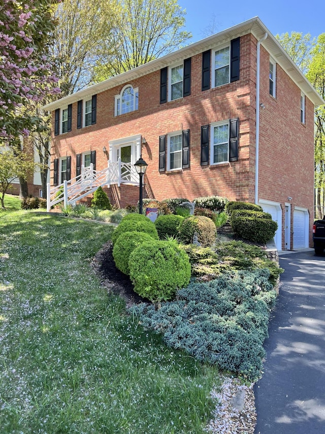 72 Windsor Ct, Roanoke, VA 24019 - colonial inspired home with driveway, brick siding, and an attached garage