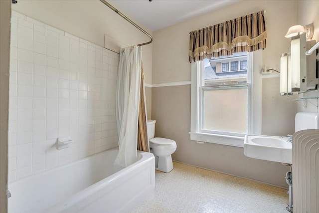 full bathroom with shower / tub combo with curtain and toilet