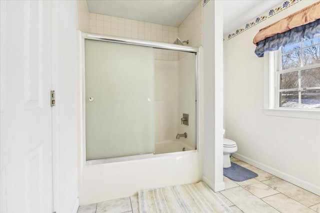 full bath featuring combined bath / shower with glass door, baseboards, and toilet