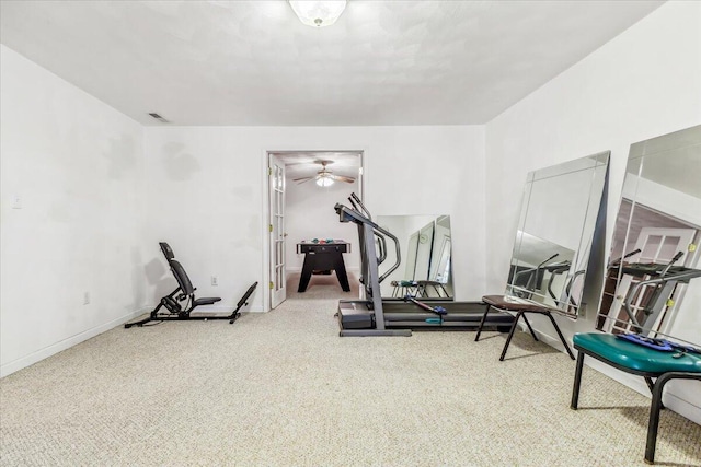 exercise room featuring carpet floors, visible vents, baseboards, and ceiling fan