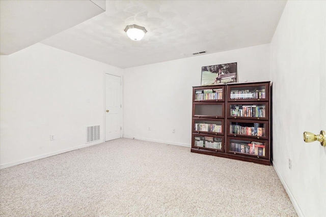 carpeted spare room featuring baseboards and visible vents