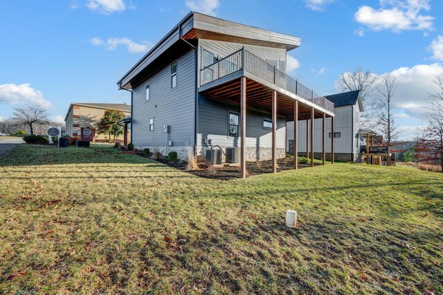 101 Retreat Ln, Huddleston, VA 24104 - back of property with a wooden deck and a yard