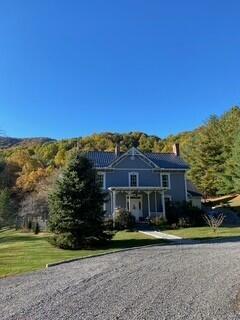 5109 Twelve Oclock Knob Rd, Roanoke, VA 24018 - view of front of home featuring a front yard and a chimney