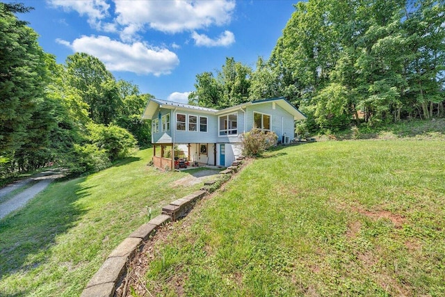 712 Baltimore Ave, Bedford, VA 24523 - view of front of property with a front lawn