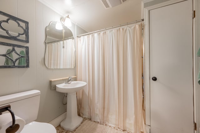 bathroom with a sink, tile patterned floors, toilet, visible vents, and a shower with shower curtain