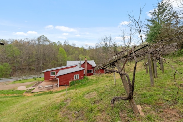view of yard featuring a wooded view