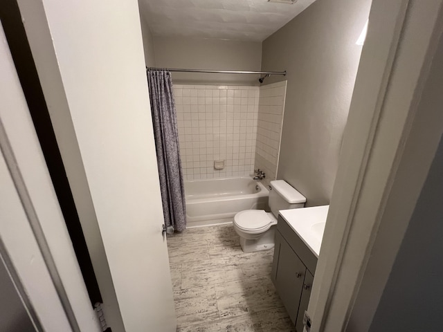 5320-5322 Carolyn Cir, Roanoke, VA 24018 - full bathroom with toilet, vanity, and shower / tub combo with curtain