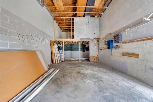 garage featuring concrete block wall