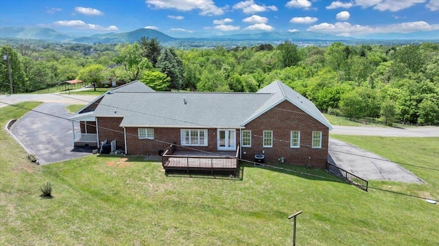 bird's eye view featuring a wooded view