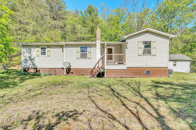 view of front of home with a front lawn
