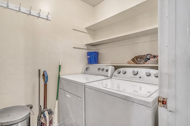 laundry room with laundry area and independent washer and dryer
