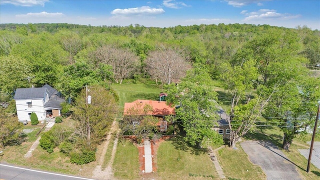 birds eye view of property featuring a wooded view