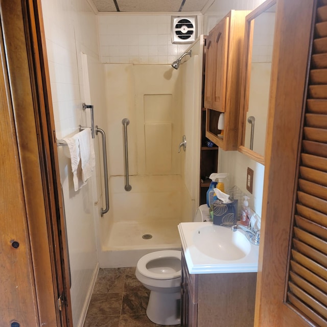 2118 Berkley Ave SW, Roanoke, VA 24015 - full bath featuring a shower stall, toilet, and vanity