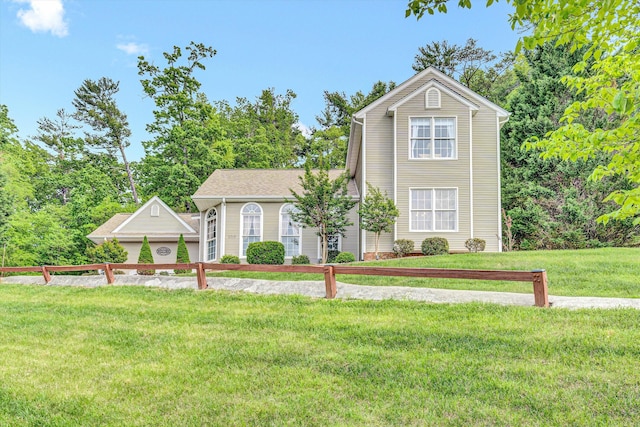 view of front facade with a front lawn