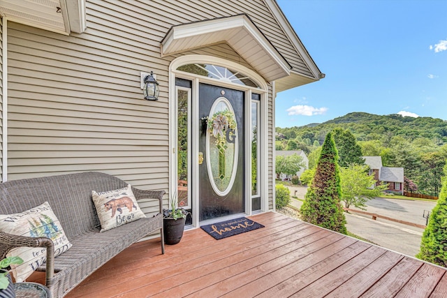 property entrance featuring a mountain view