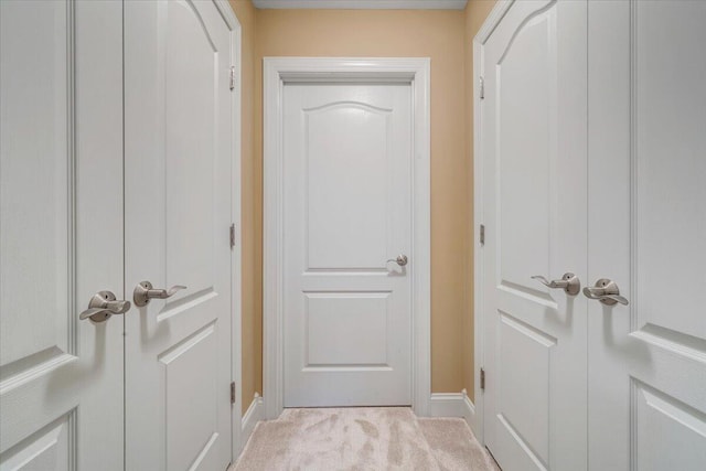 entryway featuring carpet floors and baseboards