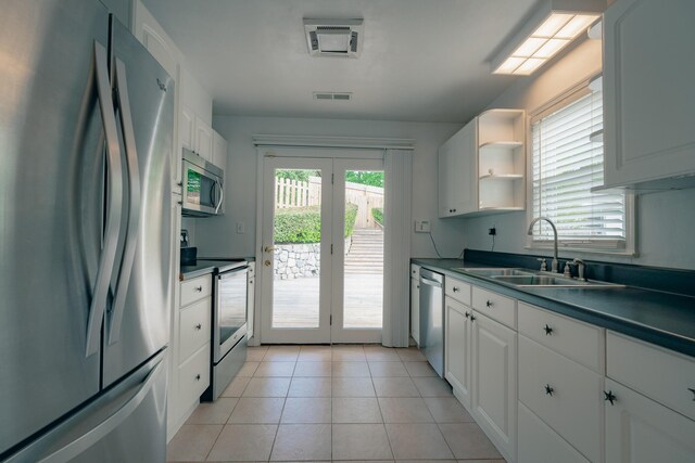 2509 Sweetbrier Ave SW, Roanoke, VA 24015 - kitchen with visible vents, a sink, appliances with stainless steel finishes, and dark countertops