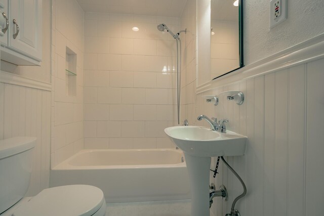2509 Sweetbrier Ave SW, Roanoke, VA 24015 - full bath featuring shower / bathing tub combination, a decorative wall, and toilet