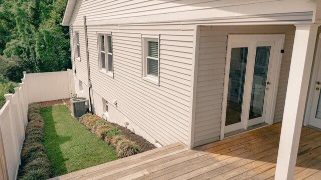 2509 Sweetbrier Ave SW, Roanoke, VA 24015 - view of side of home featuring a deck, fence, and central AC unit