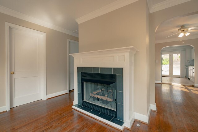 2509 Sweetbrier Ave SW, Roanoke, VA 24015 - unfurnished living room with ceiling fan, crown molding, arched walkways, hardwood / wood-style flooring, and baseboards