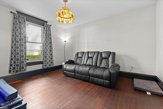 living room with baseboards and hardwood / wood-style flooring