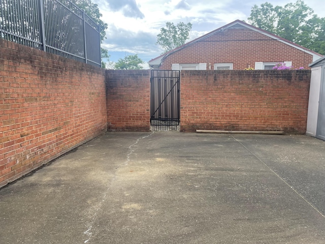 1508 Jefferson Ave, Clifton Forge, VA 24422 - gate with fence