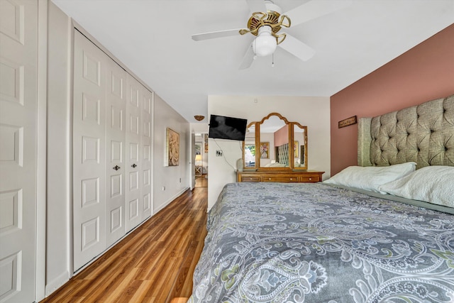 bedroom featuring ceiling fan, wood finished floors, and a closet