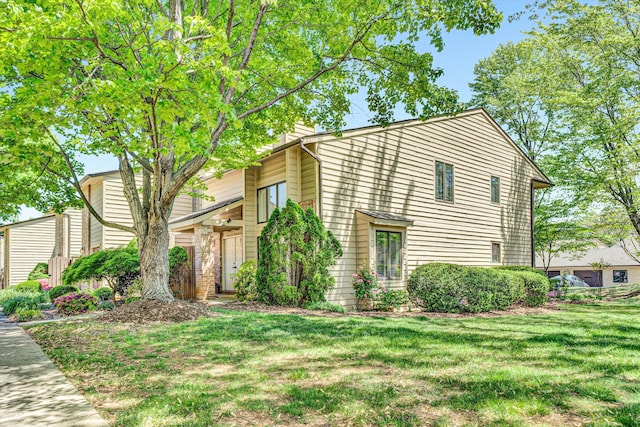 117 Windward Dr SW, Roanoke, VA 24018 - view of front of house with a chimney and a front lawn