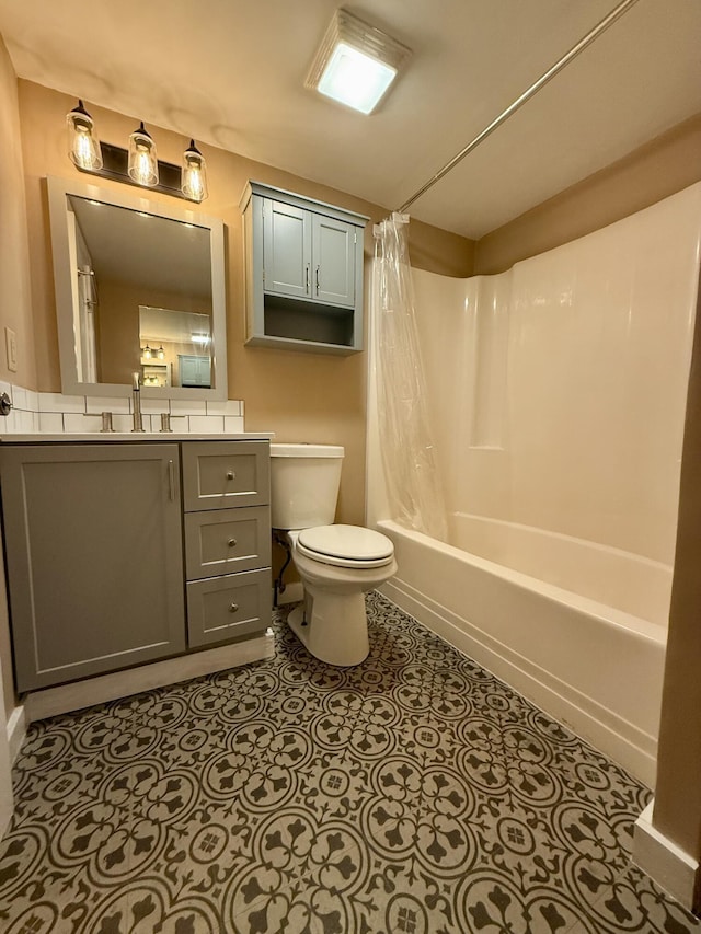1518 Tazewell Ave SE, Roanoke, VA 24013 - bathroom featuring toilet, shower / bath combo, and vanity