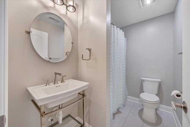 400 Heather Ln, Huddleston, VA 24104 - bathroom featuring toilet, tile patterned floors, curtained shower, and baseboards