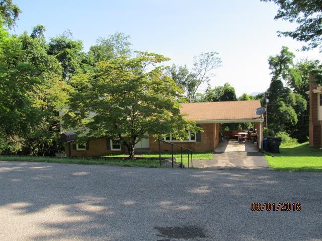 ranch-style home with a carport