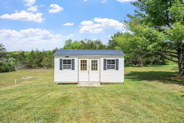 view of outdoor structure featuring an outbuilding